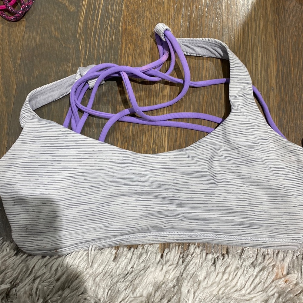 Lululemon size 4 sports bra